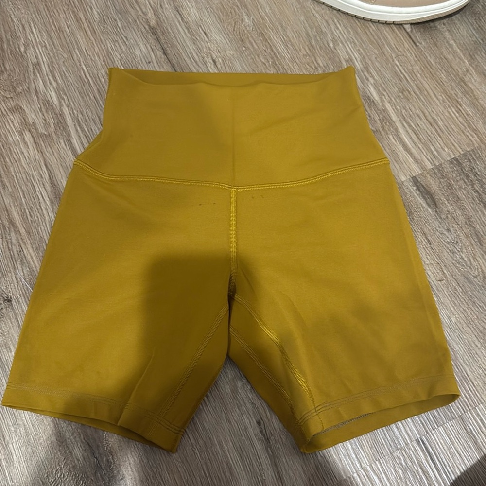 Lululemon size 4 biker shorts